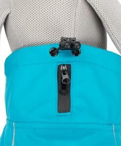 Alternative view of Trixie, Imperméables Vimy